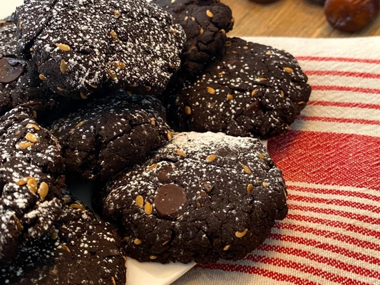 Biscuits végétaliens au chocolat noir, haricots et dattes