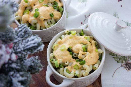 Sauce au ''fauxmage'' sur macaroni à l'ail et brocolis