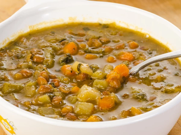 Soupe consistante aux lentilles et légumes