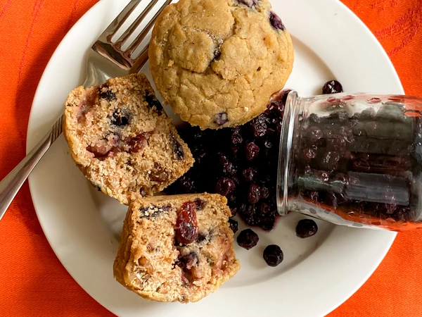 Super muffins déjeuner végétaliens aux fruits et sans gluten