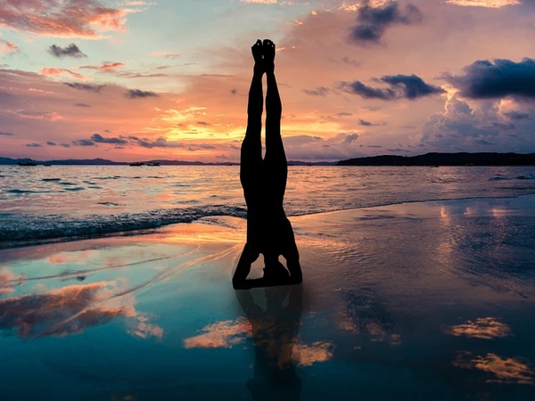 Éloigner la tension nerveuse par le yoga